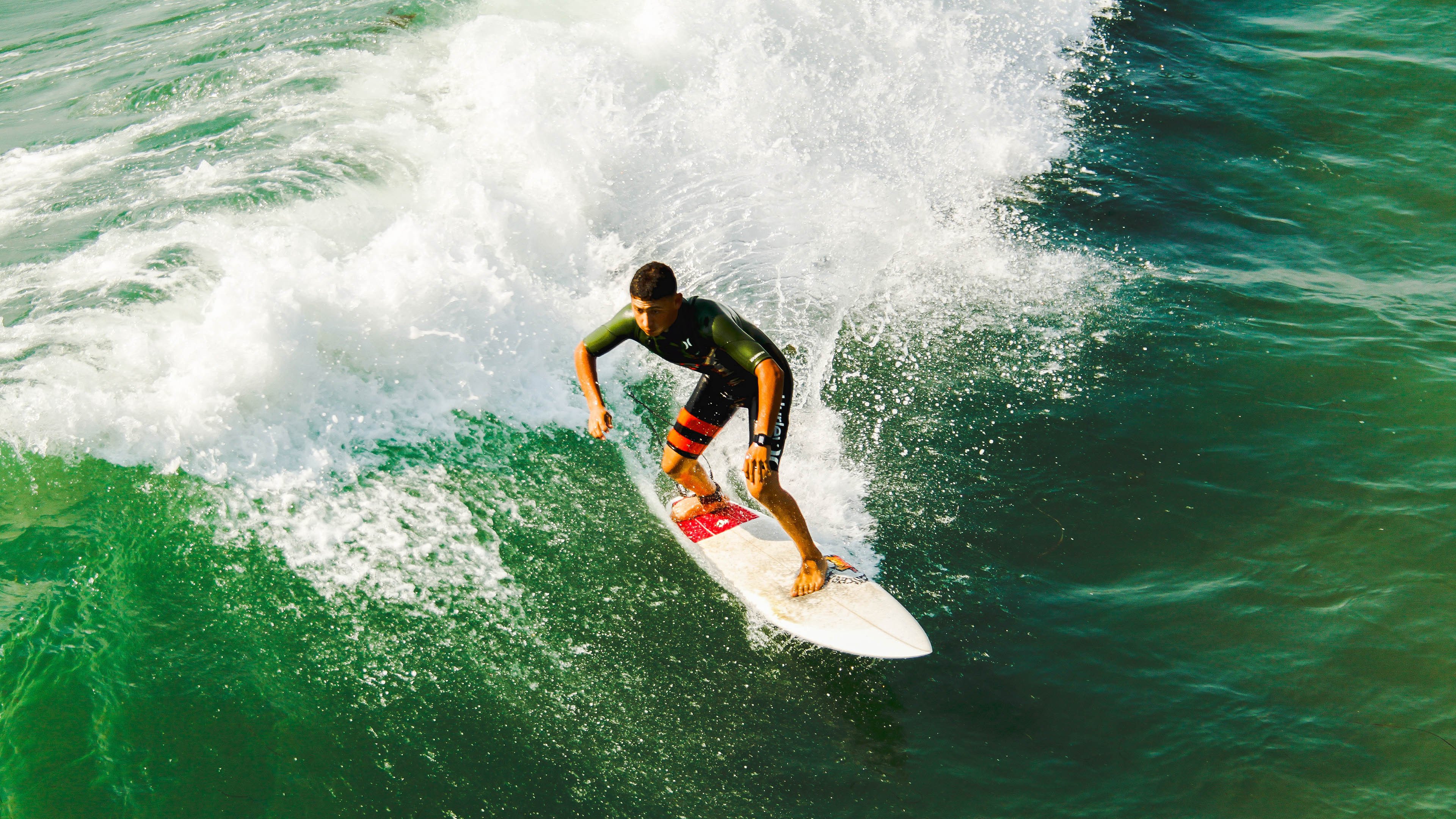 “运动舞蹈：金牛区城北体育馆见证舞者们每一跃，每一转，每一步的极致美感”