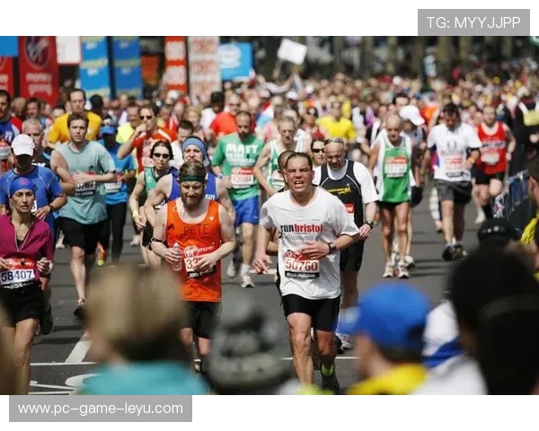 伦敦马拉松跑手破纪录，现场欢呼不断，伦敦马拉松比赛