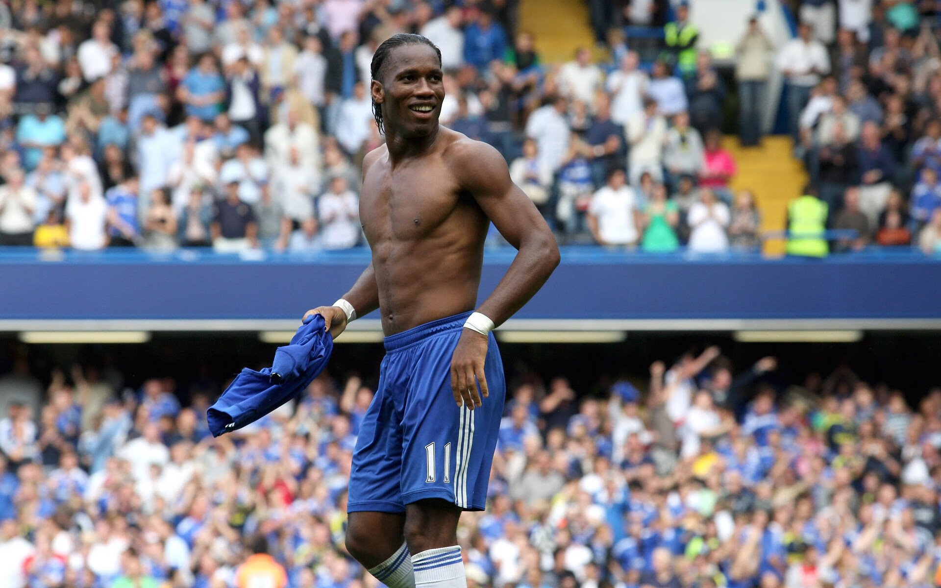 中国篮球联赛观众行为特征及市场营销策略，篮球观众席图片